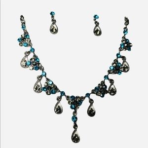 BEAUTIFUL! Austrian Crystal Necklace Earrings Set
